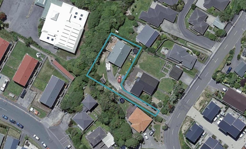 9 Glanmire Road, Newlands, Wellington - Carousel 1