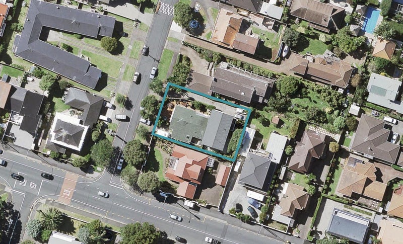 1/3 Saltburn Road, Milford, Auckland - Carousel 1