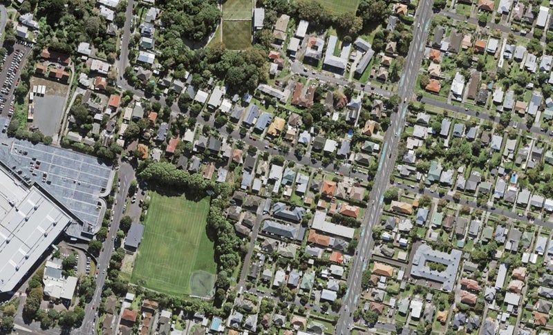10 Aroha Avenue, Sandringham, Auckland - Carousel 1