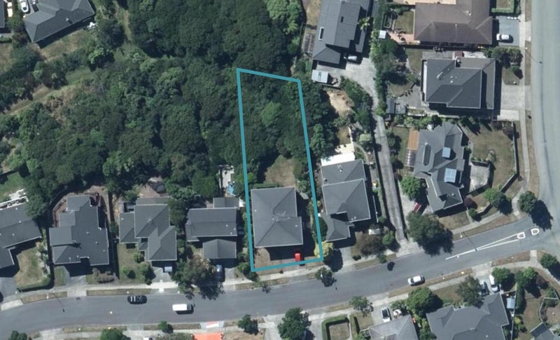 8 Spyglass Lane, Whitby, Porirua - Carousel 1