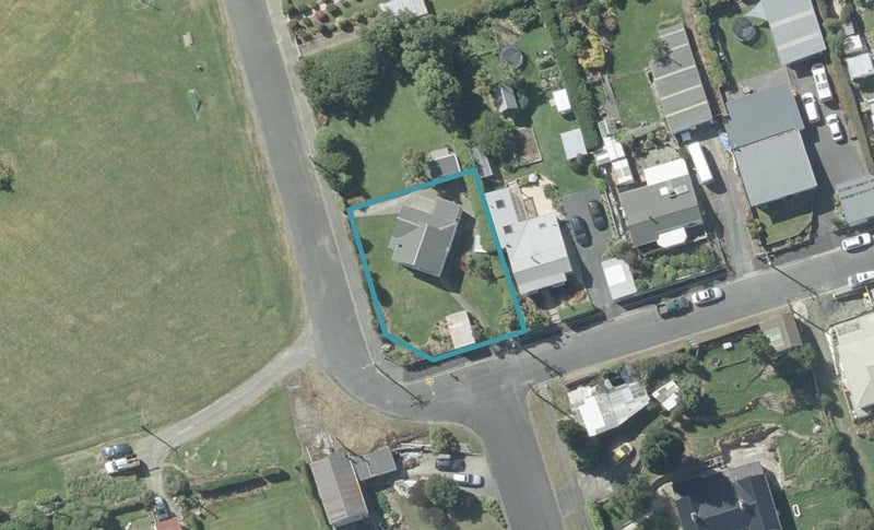 22 Manuka Street, Ravensbourne, Dunedin - Carousel 1
