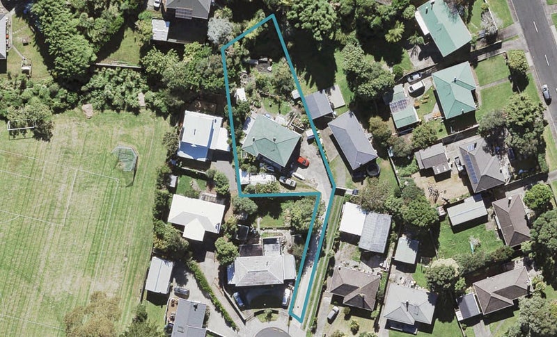 10 Cajero Place, Green Bay, Auckland - Carousel 1