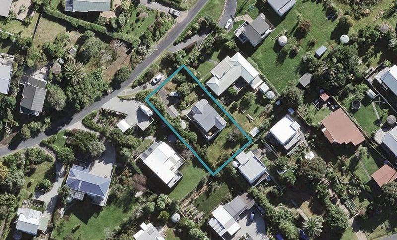 22 Marama Avenue, Surfdale, Waiheke Island - Carousel 1