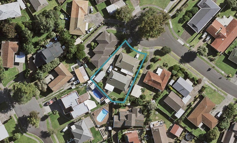 2/18 Glengowan Place, Conifer Grove, Takanini - Carousel 1