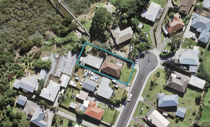32 Kiernan Place, Kelston, Auckland - Carousel 1