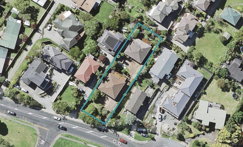 2/459 Beach Road, Murrays Bay, Auckland - Carousel 1