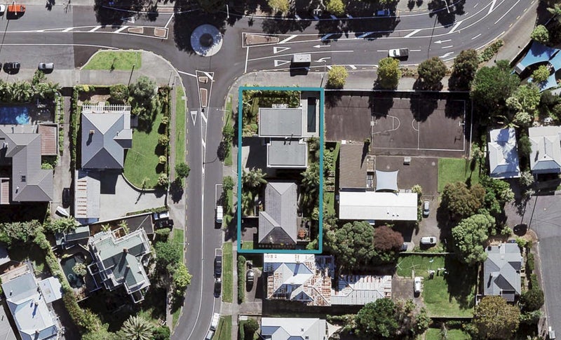 2 West End Road, Herne Bay, Auckland - Carousel 1