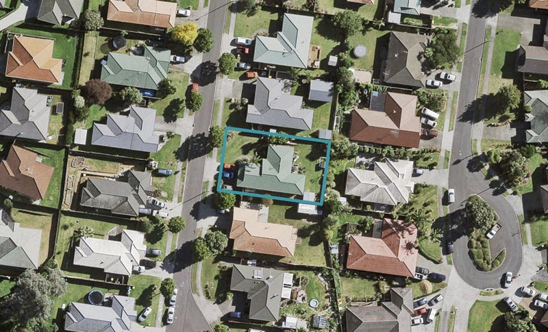 8 Reremanu Place, Weymouth, Auckland - Carousel 1