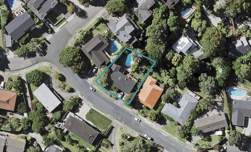 1 Surville Place, Mairangi Bay, Auckland - Carousel 1