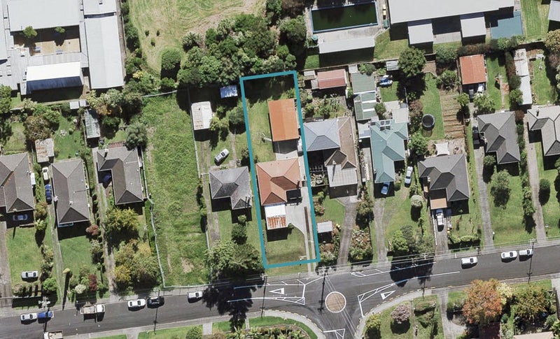 21 Toru Street, Te Atatu Peninsula, Auckland - Carousel 1