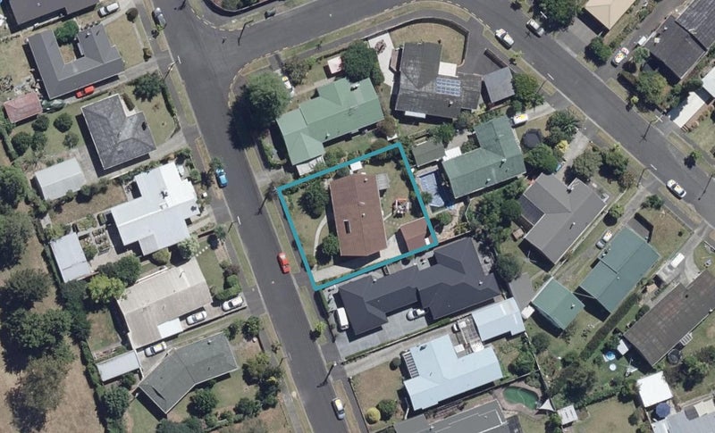 18 Regent Street, Silverdale, Hamilton - Carousel 1