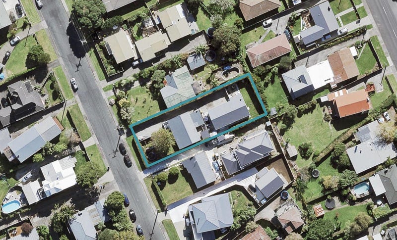 2/12 Drome View Place, Beach Haven, Auckland - Carousel 1