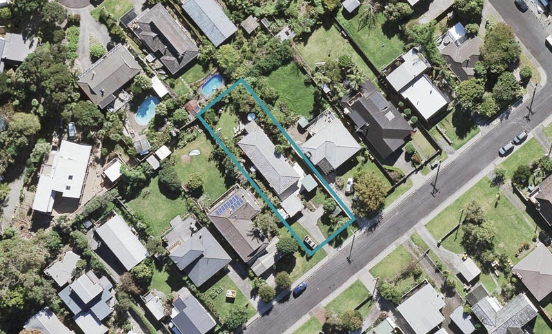 2/29 Dakota Avenue, Beach Haven, Auckland - Carousel 1