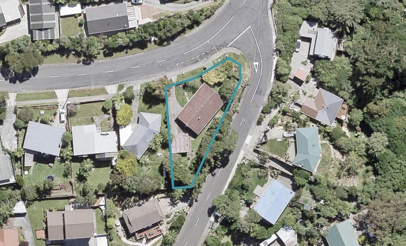 306 Dowse Drive, Maungaraki, Lower Hutt - Carousel 1