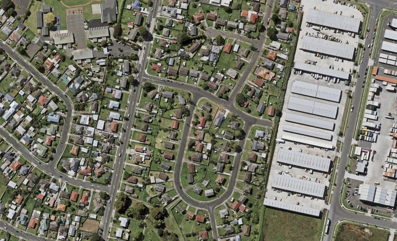 4 Featherston Crescent, Otara, Auckland - Carousel 1