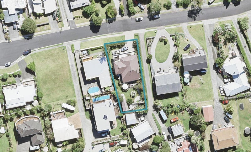 13 Pacific Parade, Army Bay, Whangaparaoa - Carousel 1