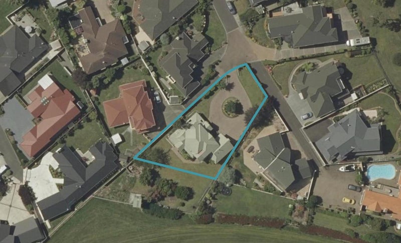 18 The Oaks, Awapuni, Palmerston North - Carousel 1
