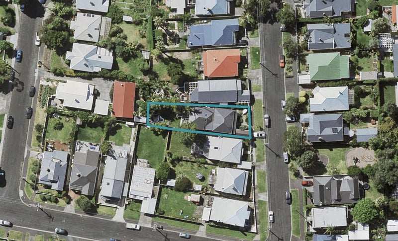 17 Kiwi Road, Stanley Point, Auckland - Carousel 1