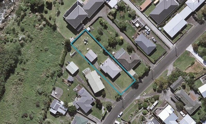 8 Gordon Street, Glen Avon, New Plymouth - Carousel 1