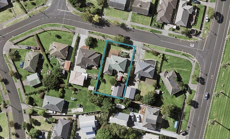 19 Tuakiri Street, Point England, Auckland - Carousel 1