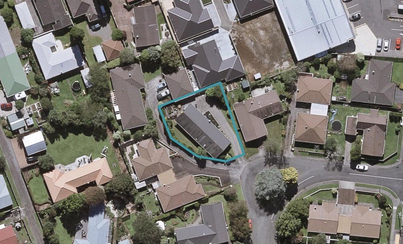 8 Nursery Place, Westown, New Plymouth - Carousel 1