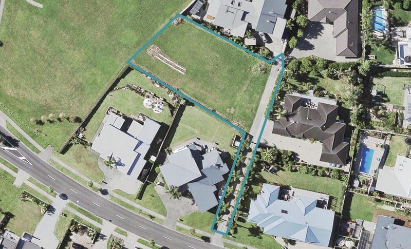 11 Intrepid Crescent, Beachlands, Auckland - Carousel 1