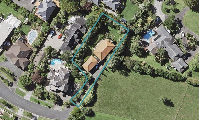 26 Santa Cruz Drive, Shamrock Park, Auckland - Carousel 1