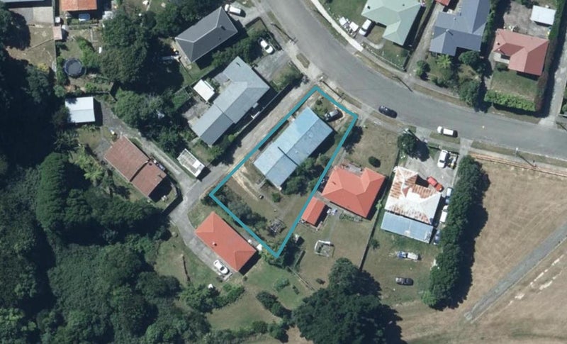 14 Cardiff Crescent, Cannons Creek, Porirua - Carousel 1