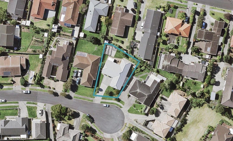 8 Veagh Place, Highland Park, Auckland - Carousel 1