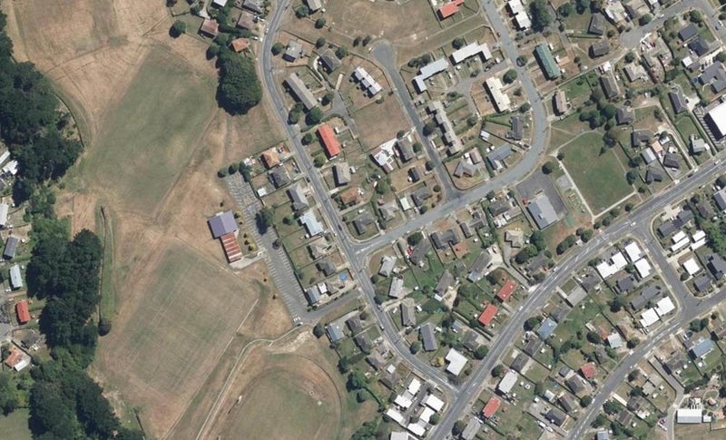 1 Matahourua Crescent, CANNONS CREEK, PORIRUA - Carousel 1