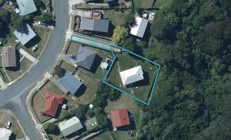 13 Beauzami Crescent, Ascot Park, Porirua - Carousel 1