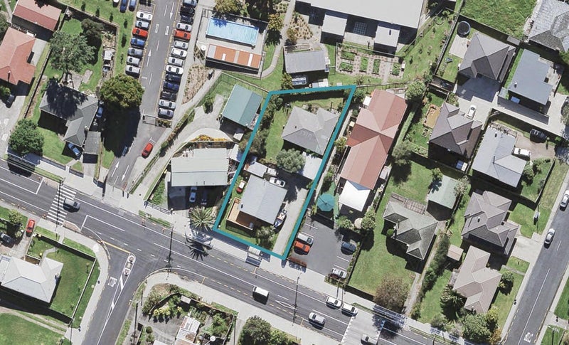 2/11 St Leonards Road, Kelston, Auckland - Carousel 1