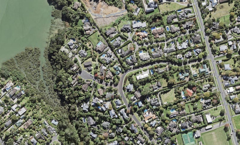25 Waipuia Place, Greenhithe, Auckland - Carousel 1