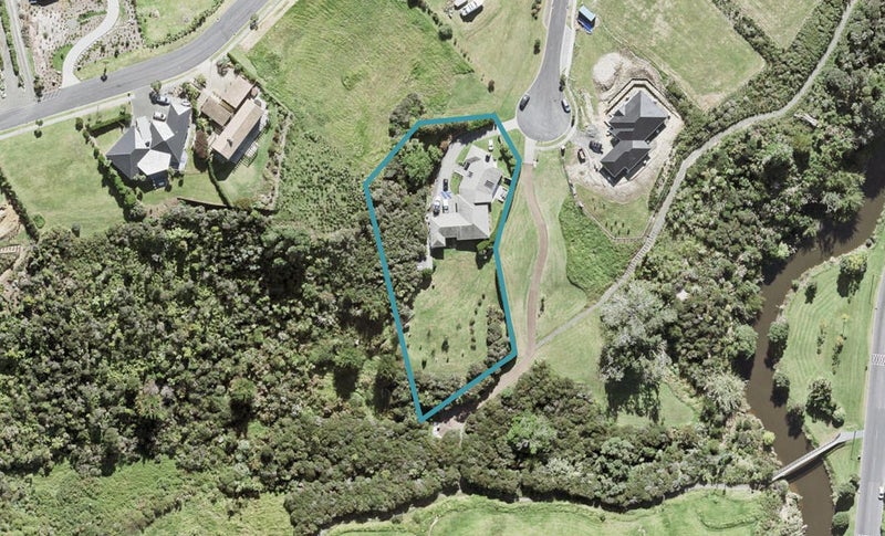 10 Laguna Place, Matakatia, Whangaparaoa - Carousel 1