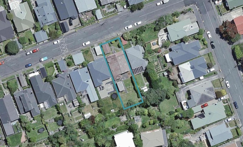 7 Firth Terrace, Karori, Wellington - Carousel 1