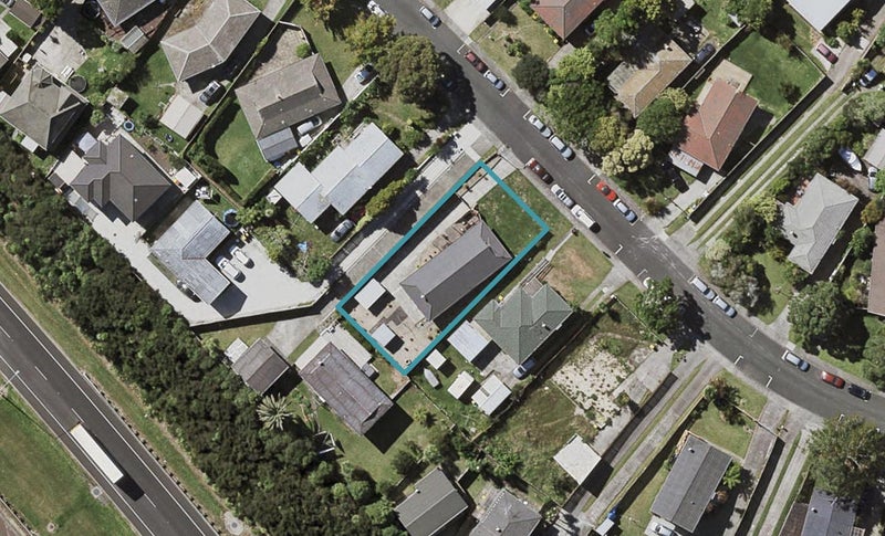 42 Cockayne Crescent, Sunnynook, Auckland - Carousel 1