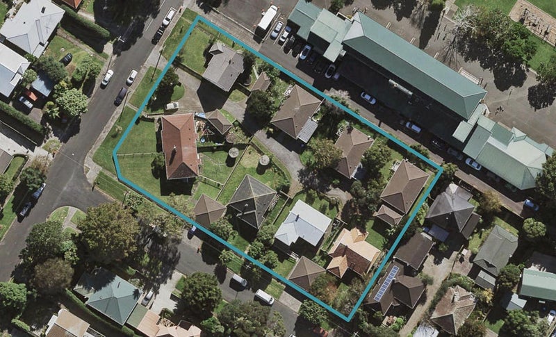 19A Rangipawa Road, One Tree Hill, Auckland - Carousel 1