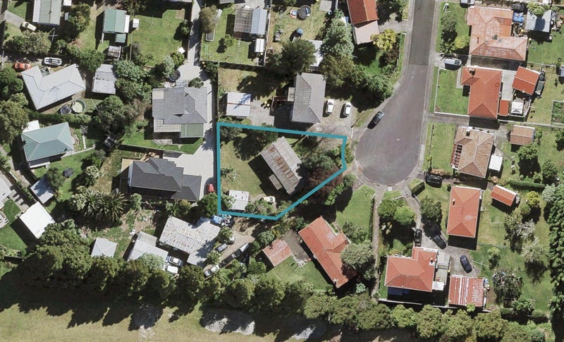 5 Normandy Place, Henderson, Auckland - Carousel 1