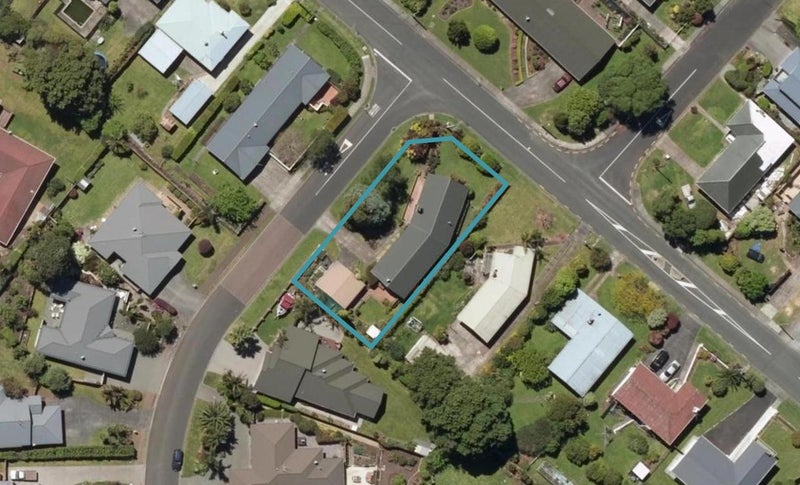 7 Te Puia Street, Kamo, Whangarei - Carousel 1
