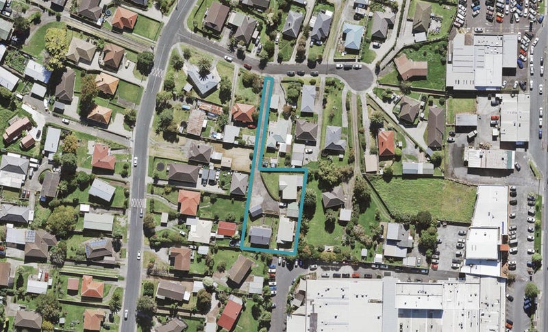 5A Valdale Road, Henderson, Auckland - Carousel 1