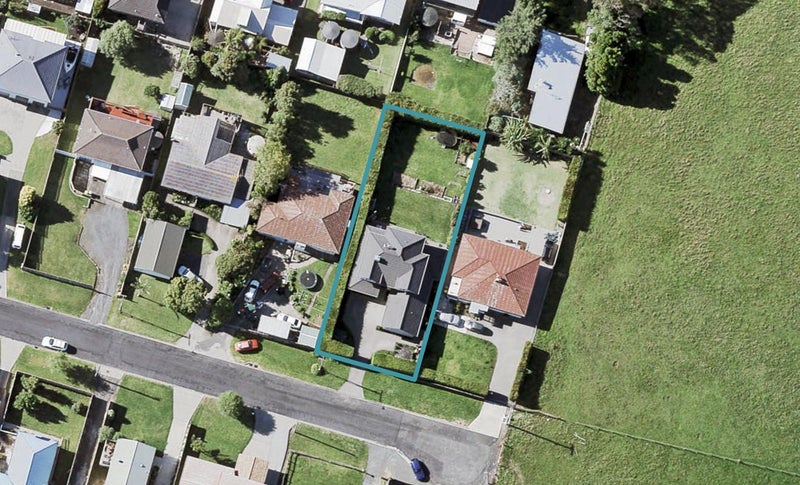 3 Karaka Road, Beachlands, Auckland - Carousel 1
