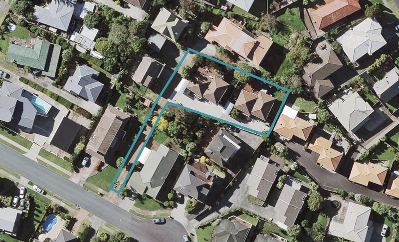 1/10 Cambric Place, Botany Downs, Auckland - Carousel 1