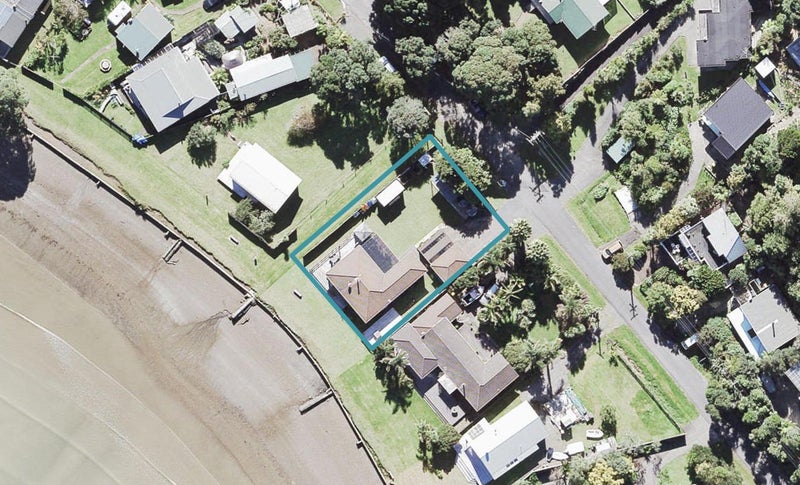 11 Foster Avenue, Huia, Auckland - Carousel 1