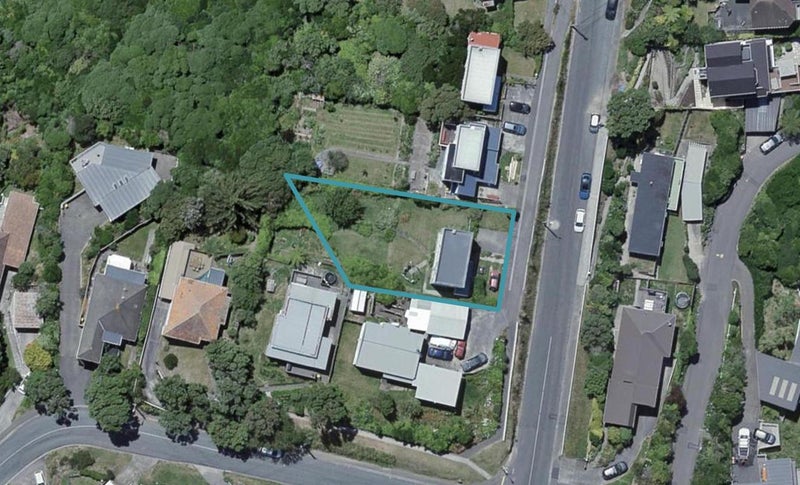 127 Nevay Road, Karaka Bays, Wellington - Carousel 1