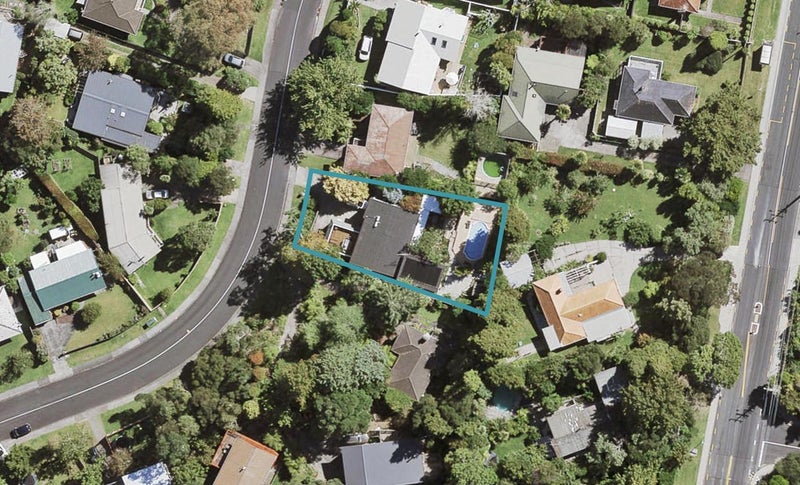 10 Daffodil Street, Titirangi, Auckland - Carousel 1