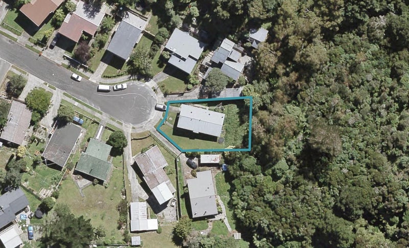 35 Edelweiss Grove, Timberlea, Upper Hutt - Carousel 1