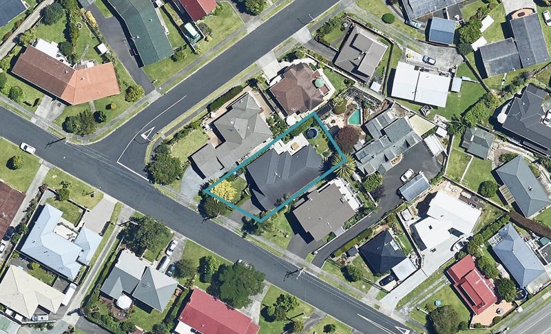11 Smiths Road, Matua, Tauranga - Carousel 1