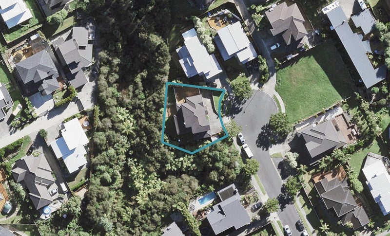 8 Lambir Place, Fairview Heights, Auckland - Carousel 1