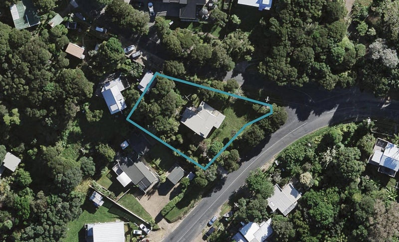 1 Queens Drive, Oneroa, Waiheke Island - Carousel 1