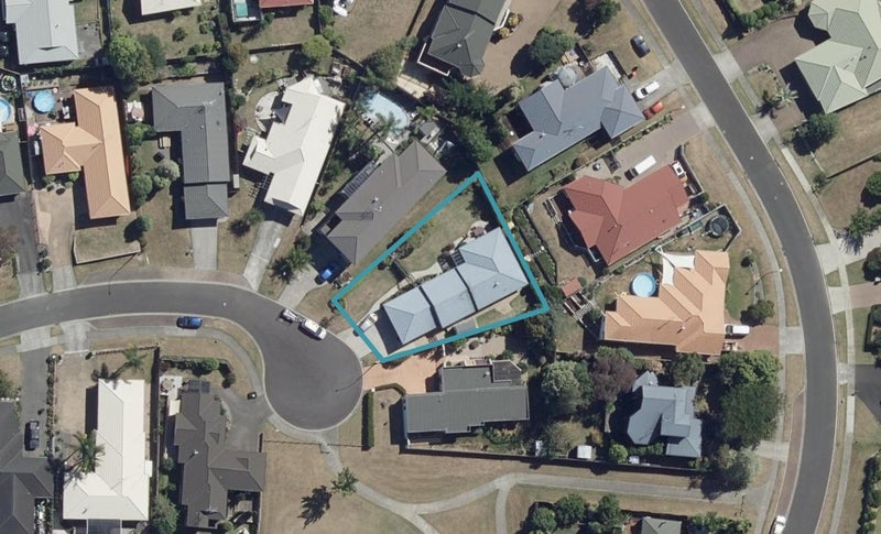 13 Parkview Avenue, Western Heights, Hamilton - Carousel 1